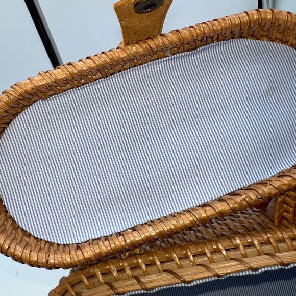 Vintage Handmade Wicker Basket and Leather Crossbody Bag - Picture 16 of 16